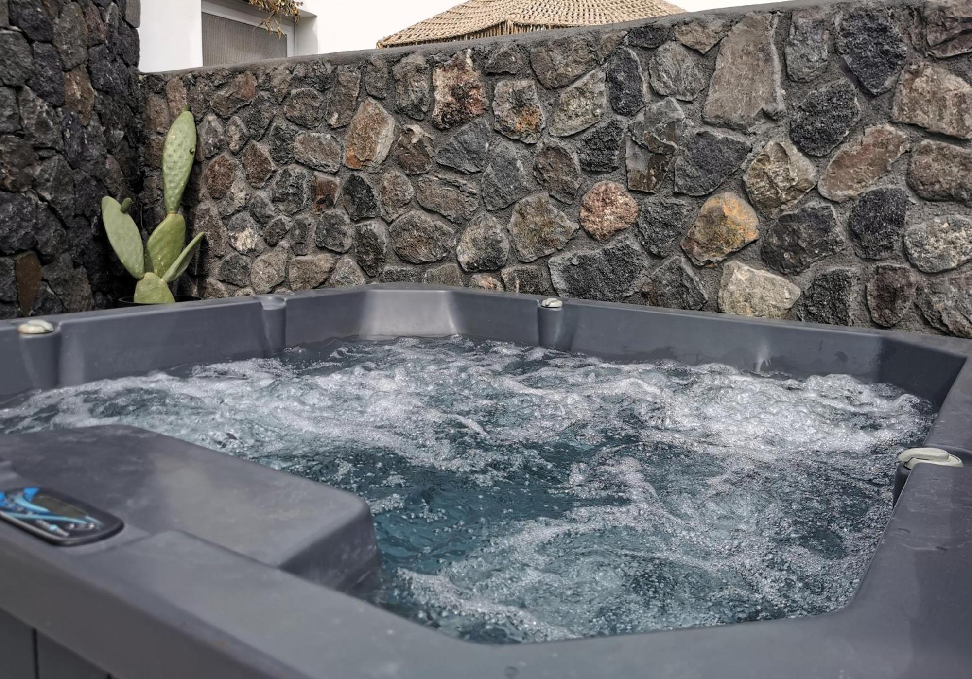 Alafropetra Luxury Suites Akrotiri  Exterior photo